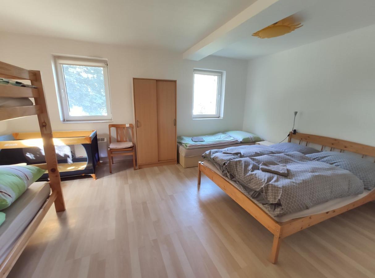 Apartman Hulin, Chrastany - Bily エクステリア 写真